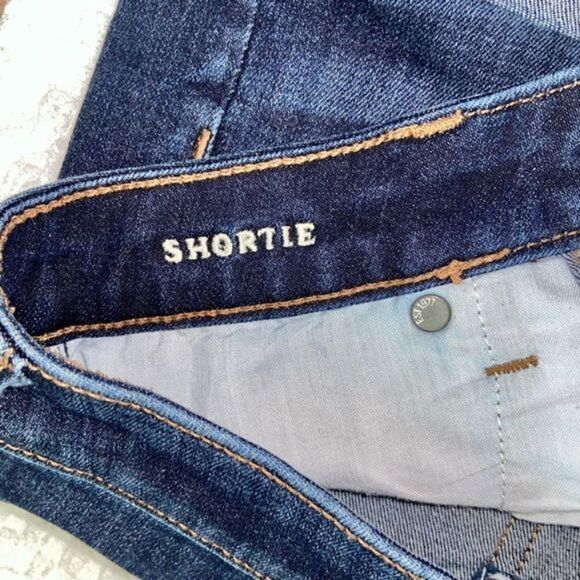 Women’s American Eagle dark blue super stretch roll up hem Jean shorts size 4 - Picture 3 of 16